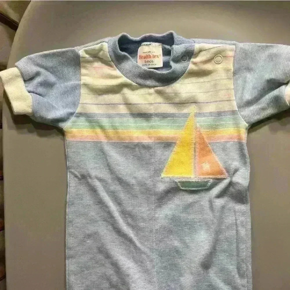Vintage made in the USA baby boy one piece bodysuit sailboat embroidered rainbow - Picture 2 of 3